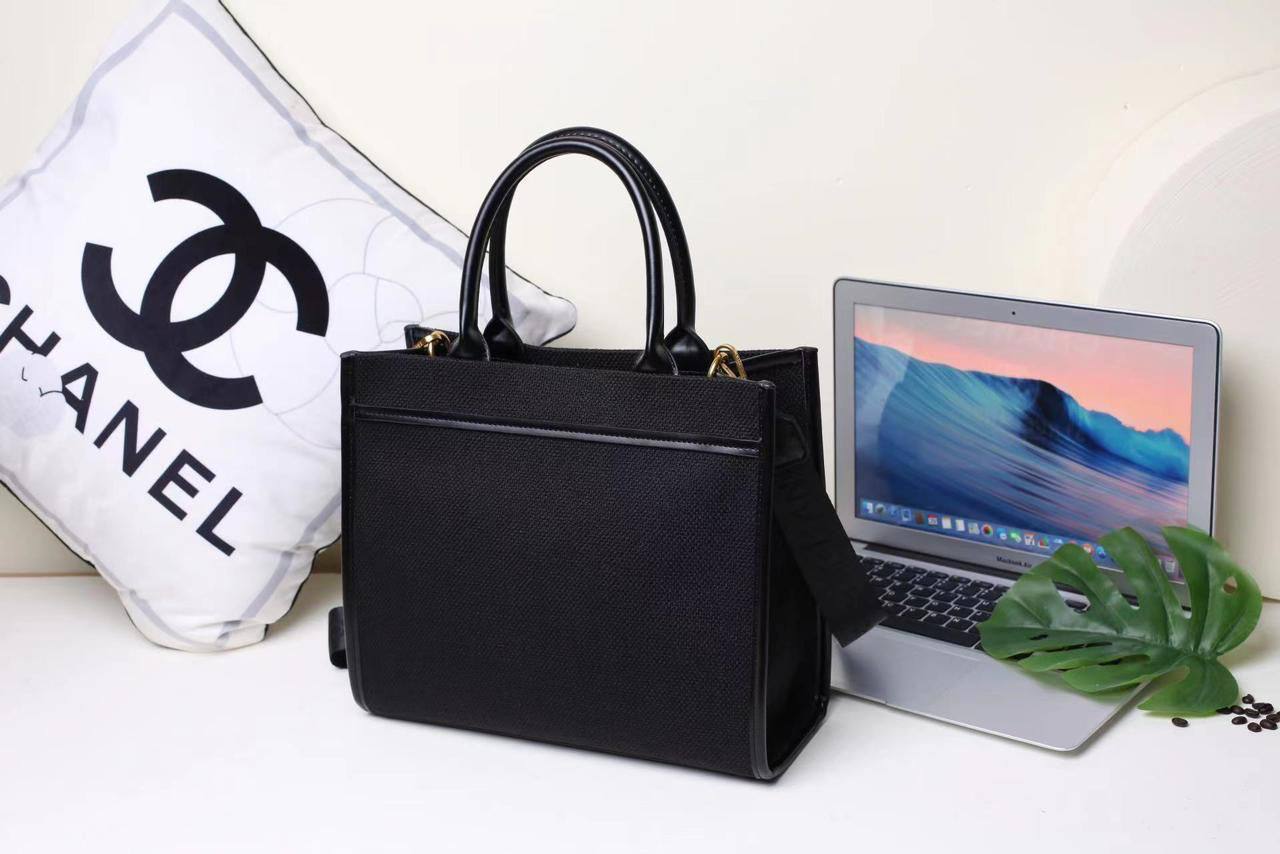 CHANEL GOOD QUALITY
95 dhs🇦🇪🇦🇪
Zain39
♥️♥️♥️