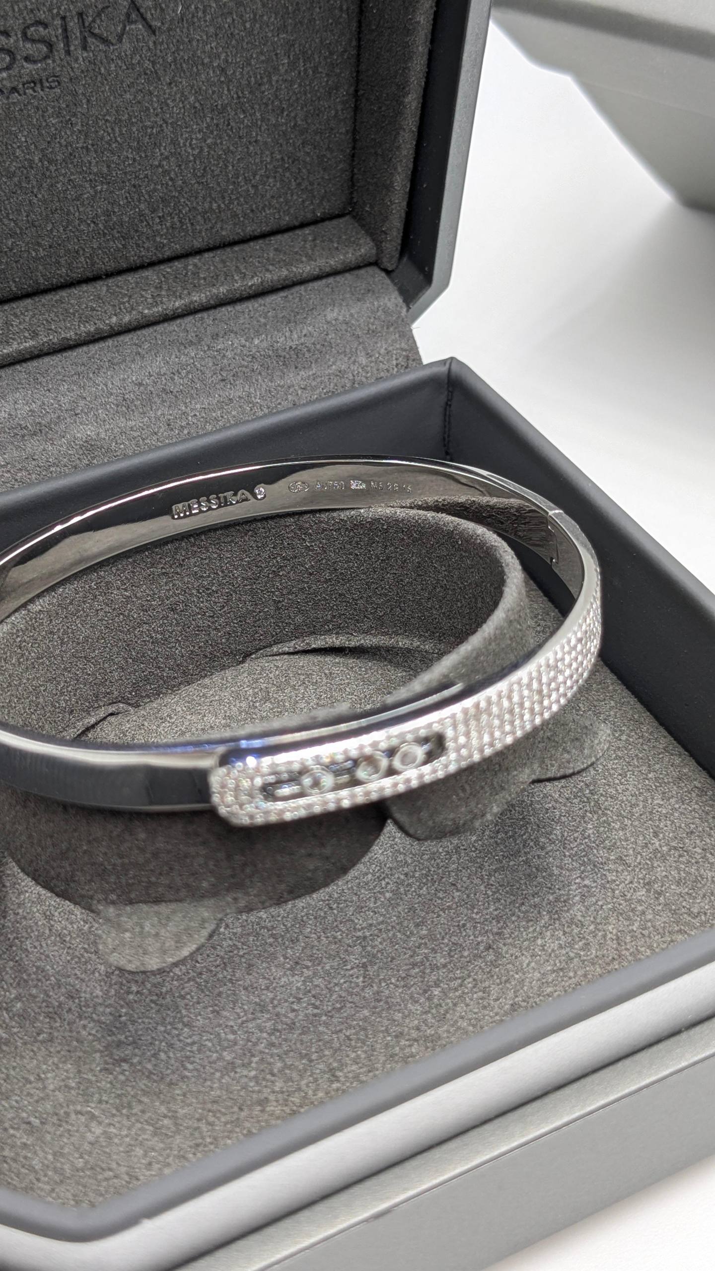 Messika Bangle
120 dhs👑
Zain210
♥️♥️♥️