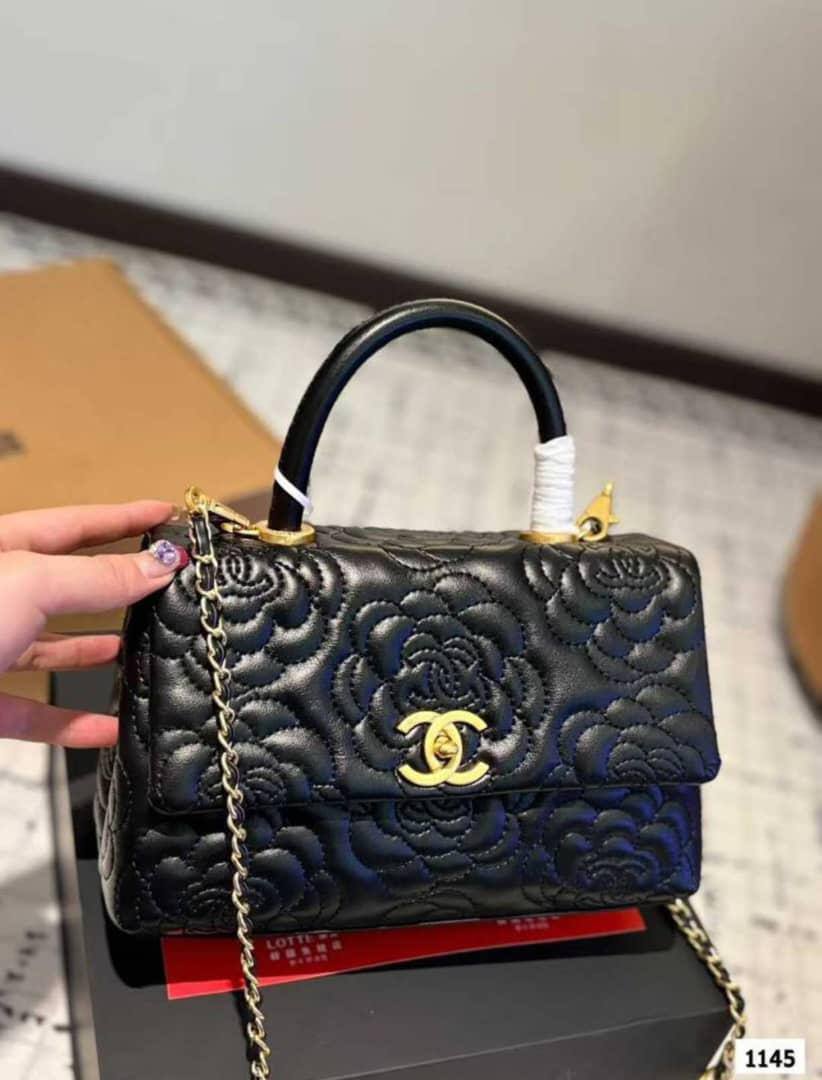 Chanel
Best quality
with box’s
🎁🎁🎁
150 dhs🪙💚
size 25 cm
Zain158
♥️♥️♥️