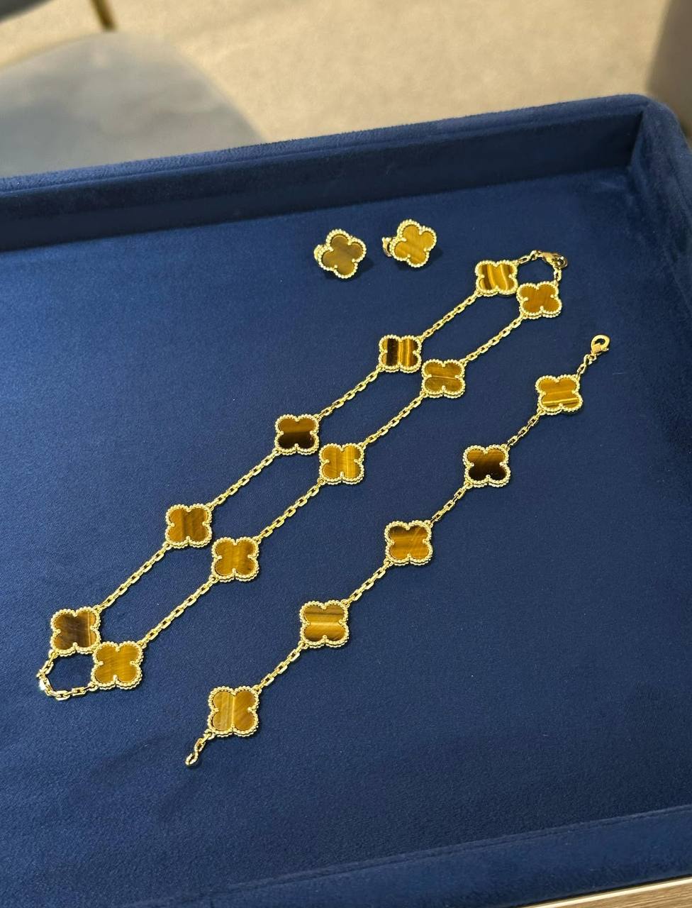 VCA 💚
Alhambra necklace, 10 motifs Earings 1 Motif & Braclet 5 Motifs
Full Set
↗️ *# Super Master Quality ®️*
*300 dhs✅* with *Normal* Box & Bag
*380 dhs✅* with *Orignal* Packaging
Zain106
♥️♥️♥️