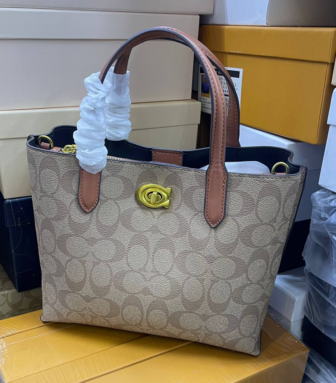 Coach
100 dhs✅
Zain72
♥️♥️♥️