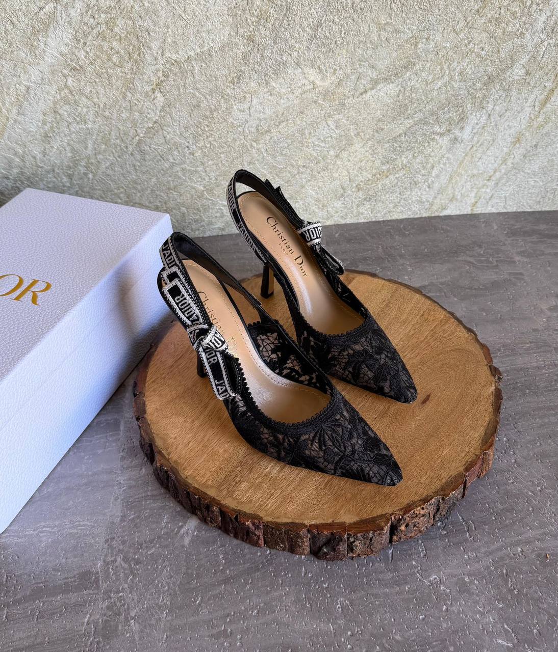 DIOR
SuperMaster Quality 💯
450 dhs✅
Size: 36-41💥
Zain171
♥️♥️♥️