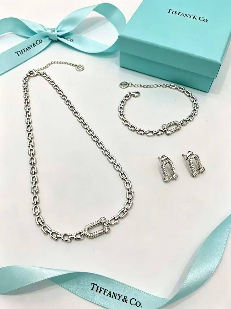 TIFFANY
💫✨NECKLACE BRACELET EARRINGS
100 dhs🇦🇪🇦🇪🇦🇪
WITH BOX AND PAPER BAG🎁🛍️
Zain89
♥️♥️♥️