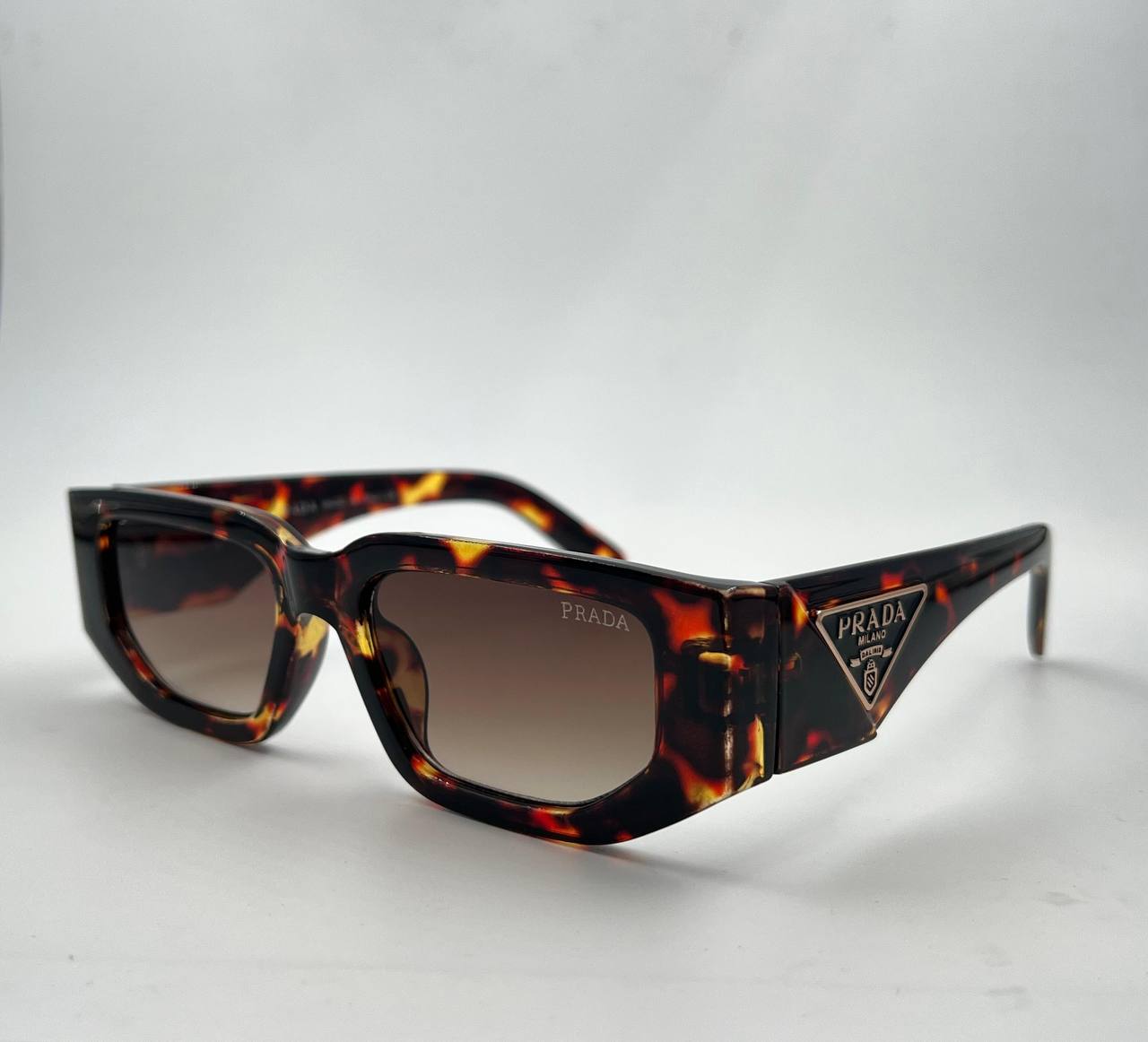 Prada
Sunglasses 🕶️
good quality 💯
With master box 🗃️
50 dhs🪙🌨️
Zain273
♥️♥️♥️