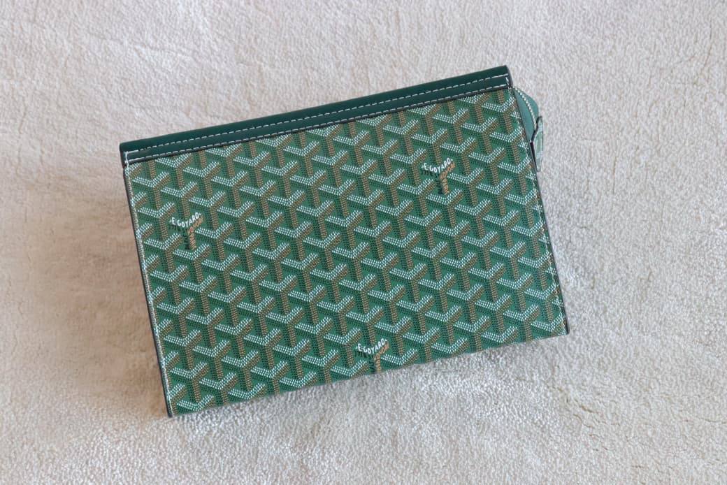 Goyard
Men's Clutch
95 dhs🌺
With Box
🎁🎁🎁
Zain33
♥️♥️♥️