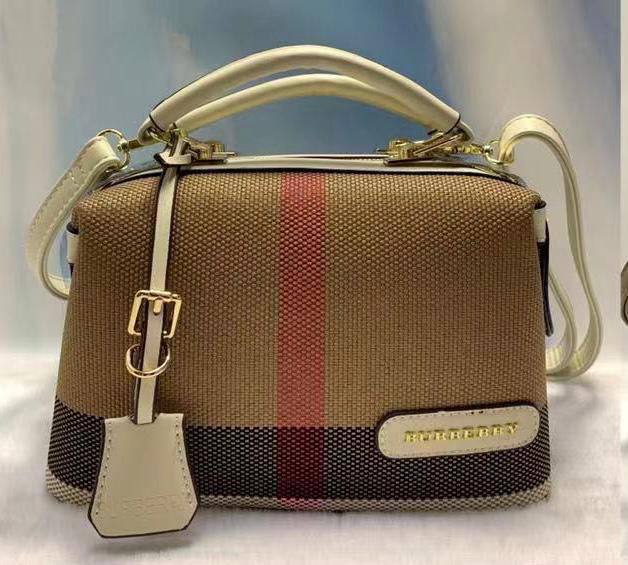 Burberry - Dior
GOOD QUALITY 💯
110 dhs🪙🌨️
Without box
Zain269
♥️♥️♥️