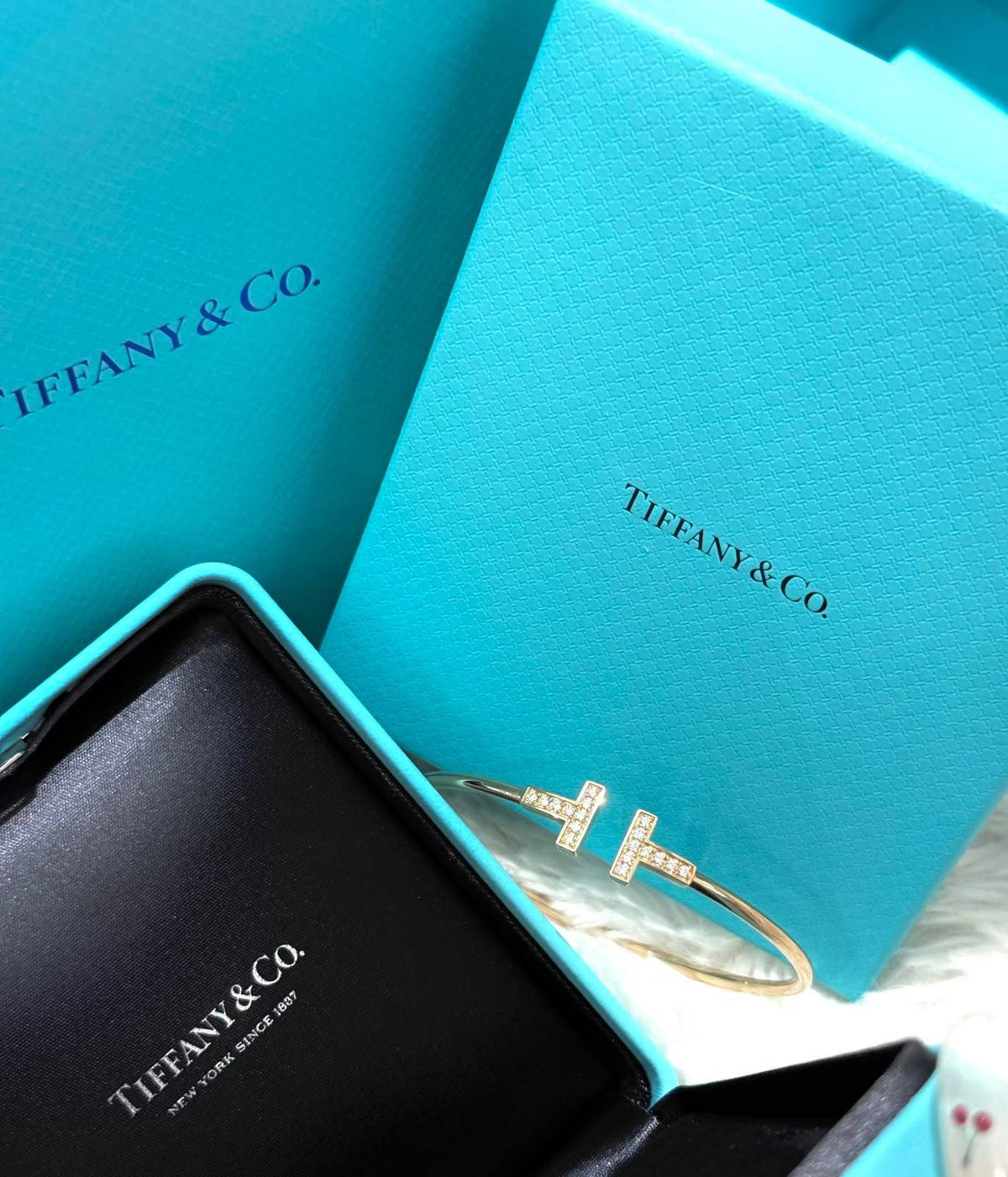 Tiffany Bangle
Master quality
55 dhs🇦🇪🇦🇪
normal box 📦
Zain48
♥️♥️♥️