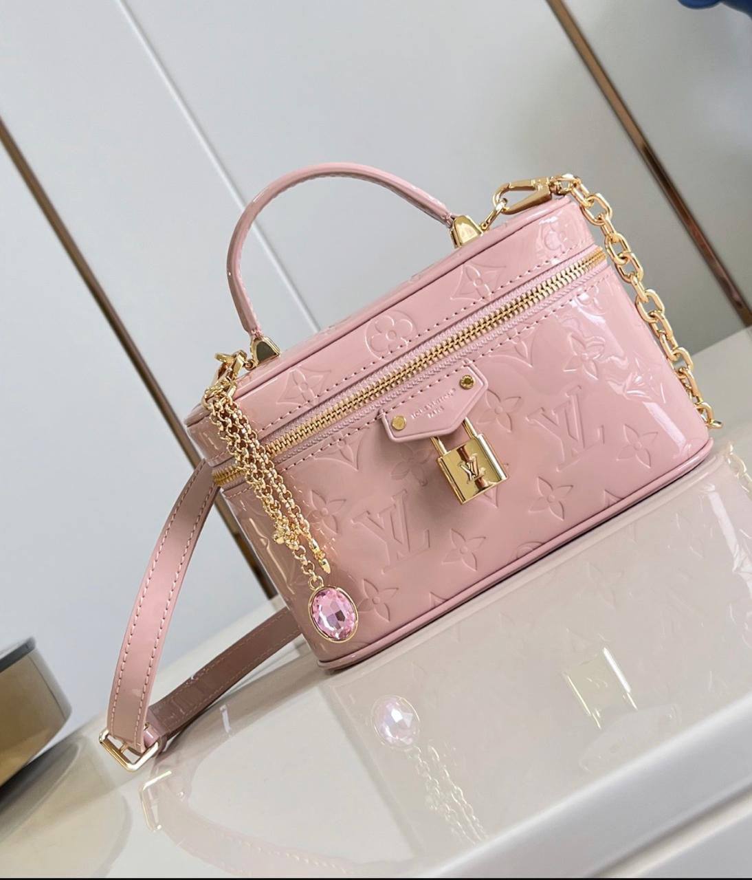 Louis vuitton💕💕✨
Super master quality 🔥🔥
Available ✨💕💕
With full packing 📦🎀
For Price 👇 WTSP Text Zain 0568585901
Zain252
♥️♥️♥️