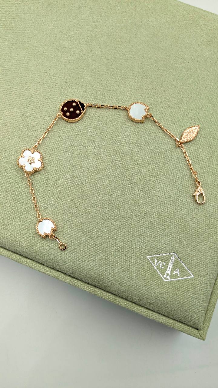 VCA
*Master Quality*
*Bracelet*
85 dhs✅ with Normal Box 🎁
105 dhs✅ with Good Box 🎁
135 dhs✅ with Master Box 🎁
Zain210
♥️♥️♥️