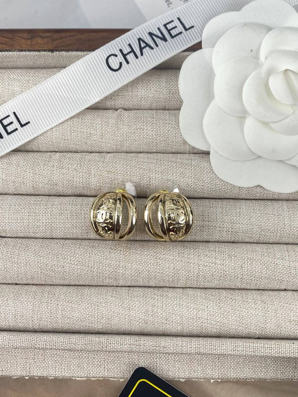 CHANEL
Earring 🦋
Master quality 💯
With normal boxes 🗃️
45 dhs🇦🇪🇦🇪
With master box 📦
70 dhs🇦🇪🇦🇪
Zain216
♥️♥️♥️