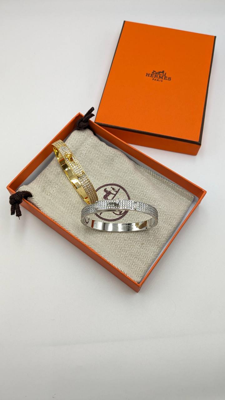 Hermes
Bangle
110 dhs✅
Zain210
♥️♥️♥️
