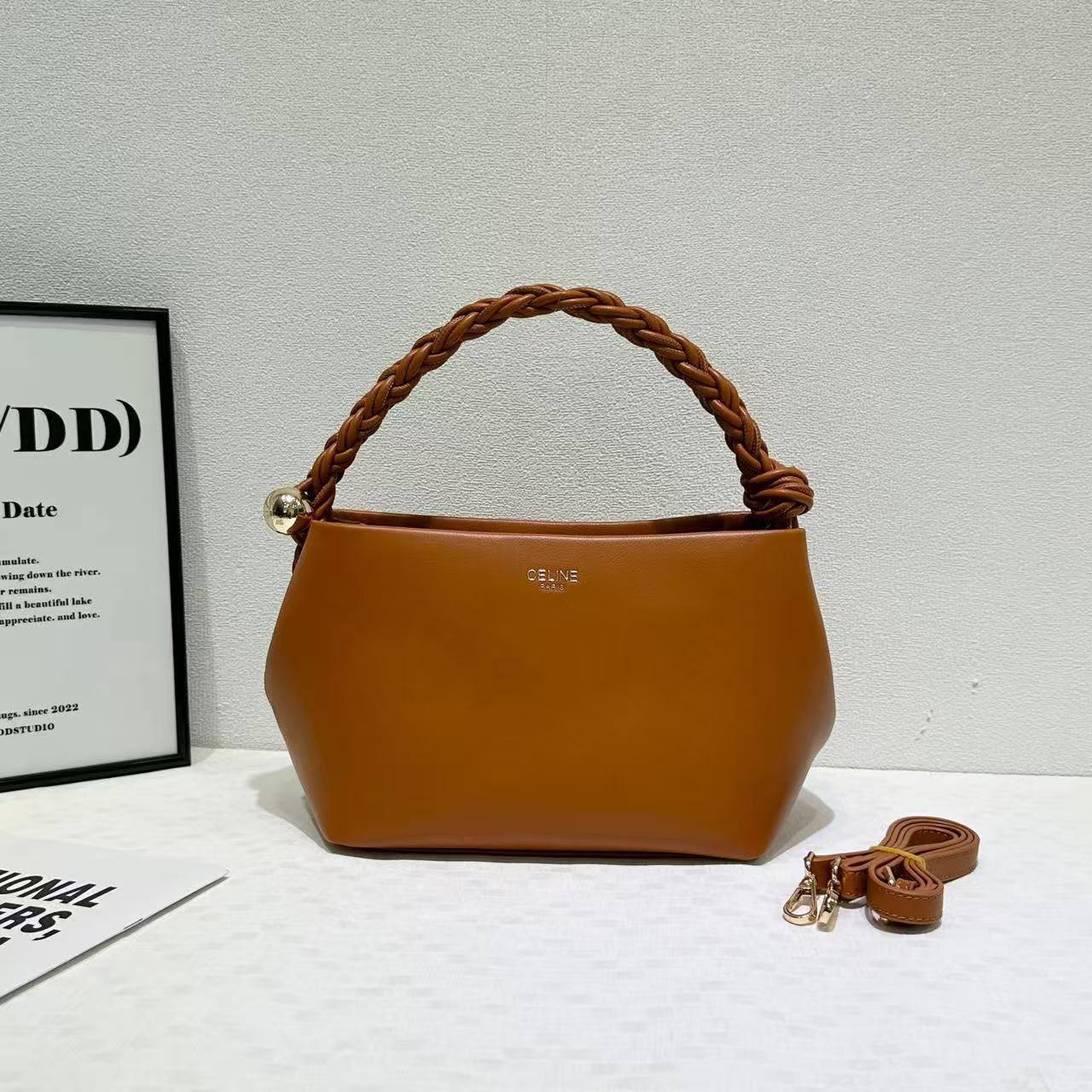 New arrived
CELINE
110 dhs🇦🇪🇦🇪
Size 27 cm
Zain161
♥️♥️♥️