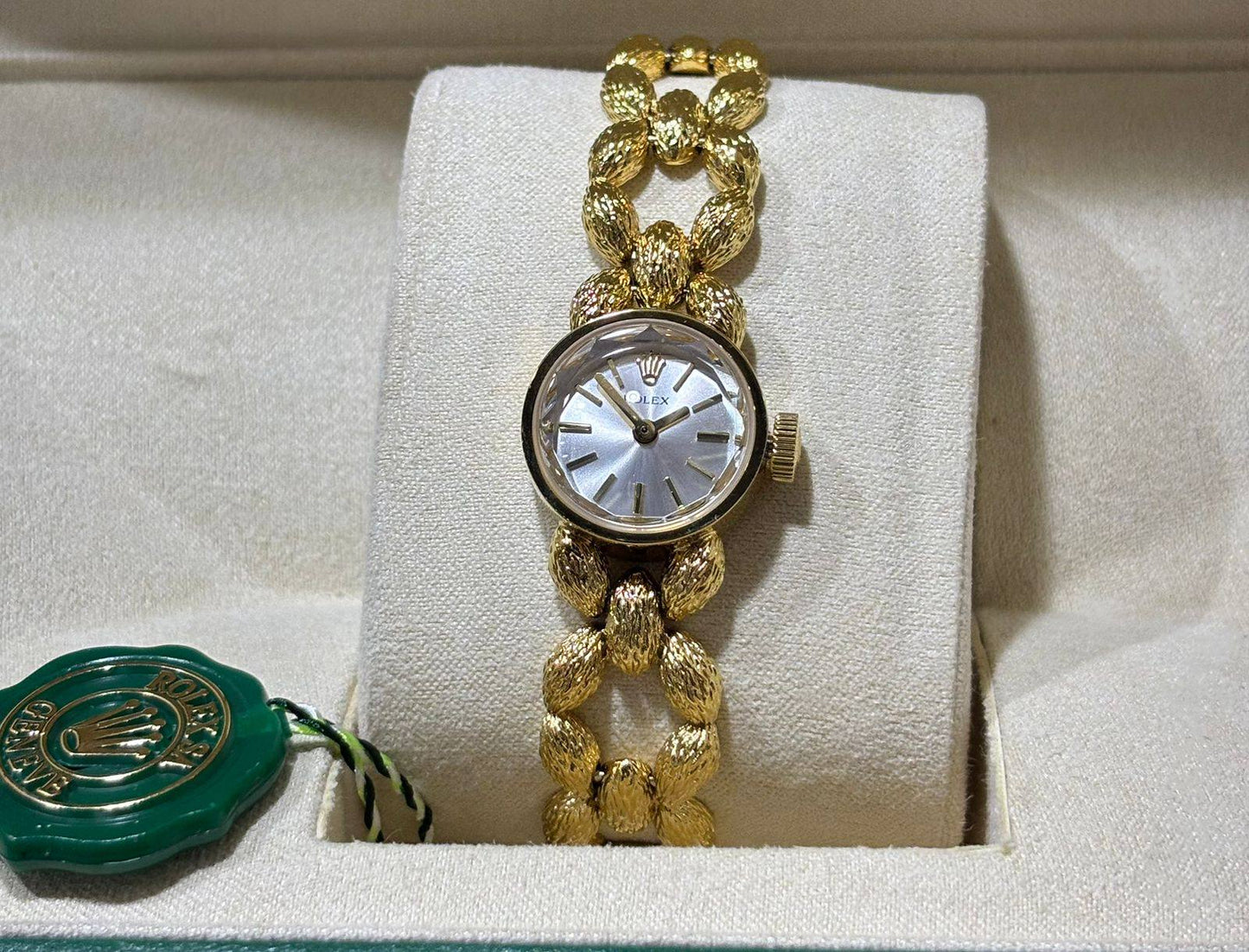 Rolex
Women ... ……23mm---🌹🌹🌹
290 dhs💓
Zain108
♥️♥️♥️