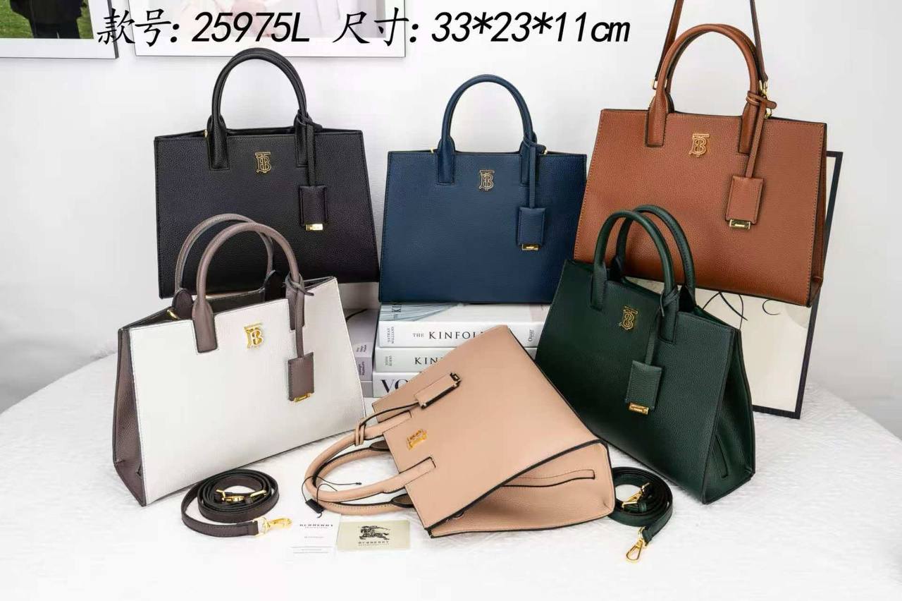 Burberry
100 dhs✅
size:33*23*11
Zain07
♥️♥️♥️