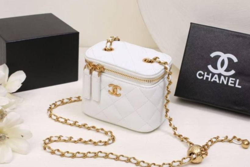 Chanel
90 dhs✅
with box
🎁🎁🎁
size small
Zain26
♥️♥️♥️