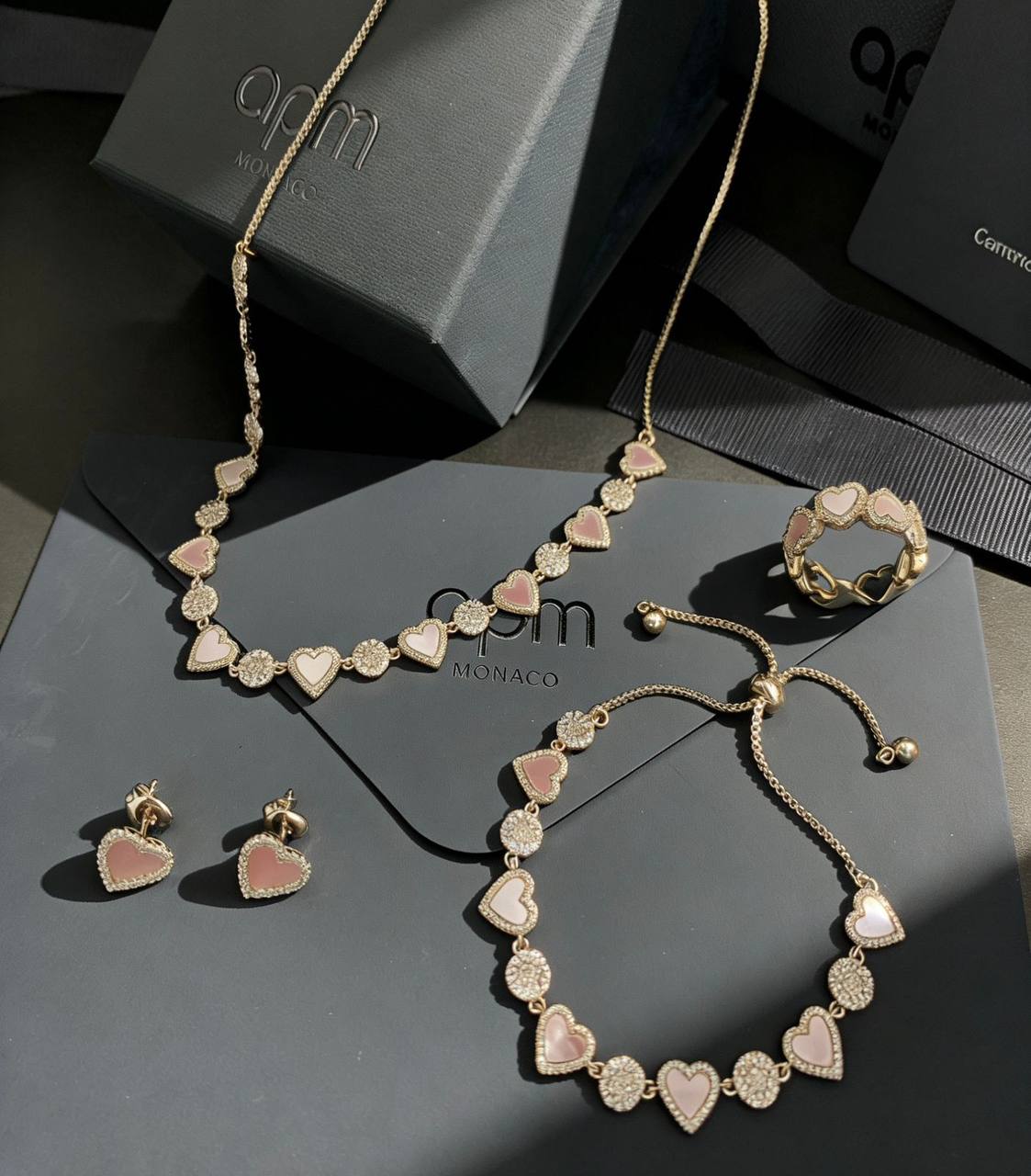 APM SET
MASTER✨💫
NECKLACE BRACELET EARRINGS RING
220 DHS✅ 💥
WITH BOX AND PAPER BAG🎁🛍️
Zain89
♥️♥️♥️