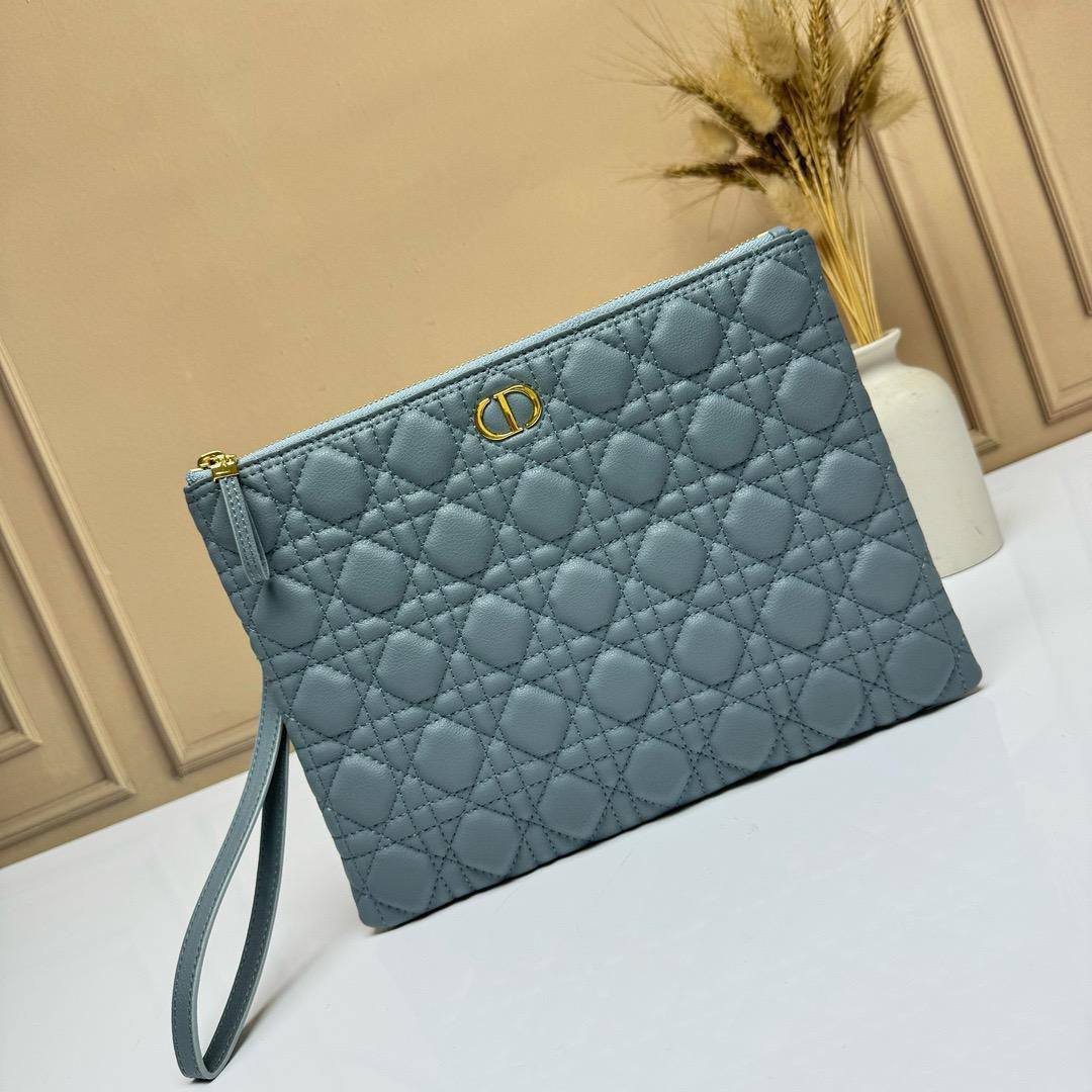 Dior Master
240 dhs❤️💁♂️
Zain228
♥️♥️♥️