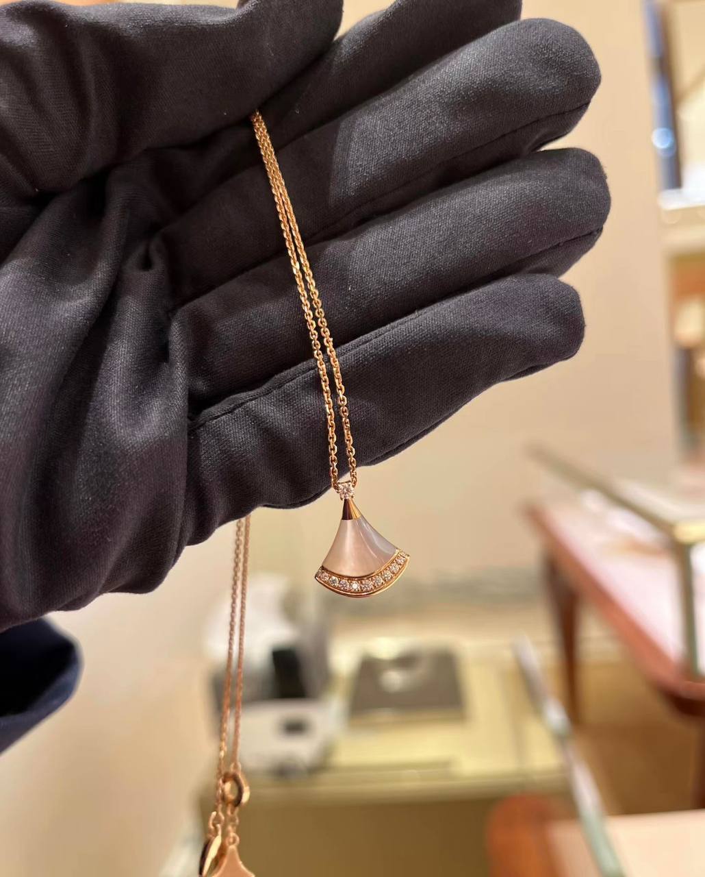 BVLGARI 😍
Necklace 🦋
Master quality 💯
With normal boxes 🗃️
55 dhs🇦🇪🇦🇪
With master box 📦
86 dhs🇦🇪🇦🇪
Zain216
♥️♥️♥️