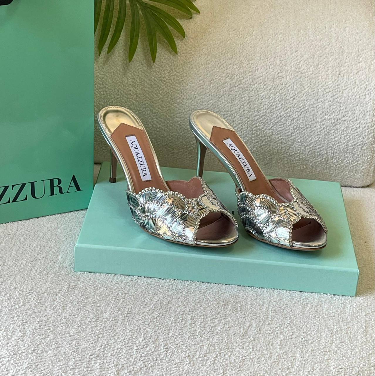 AQUAZZURA
SuperMaster Quality 💯
Size: 36-41💥
600 dhs🪙🖤
Zain171
♥️♥️♥️