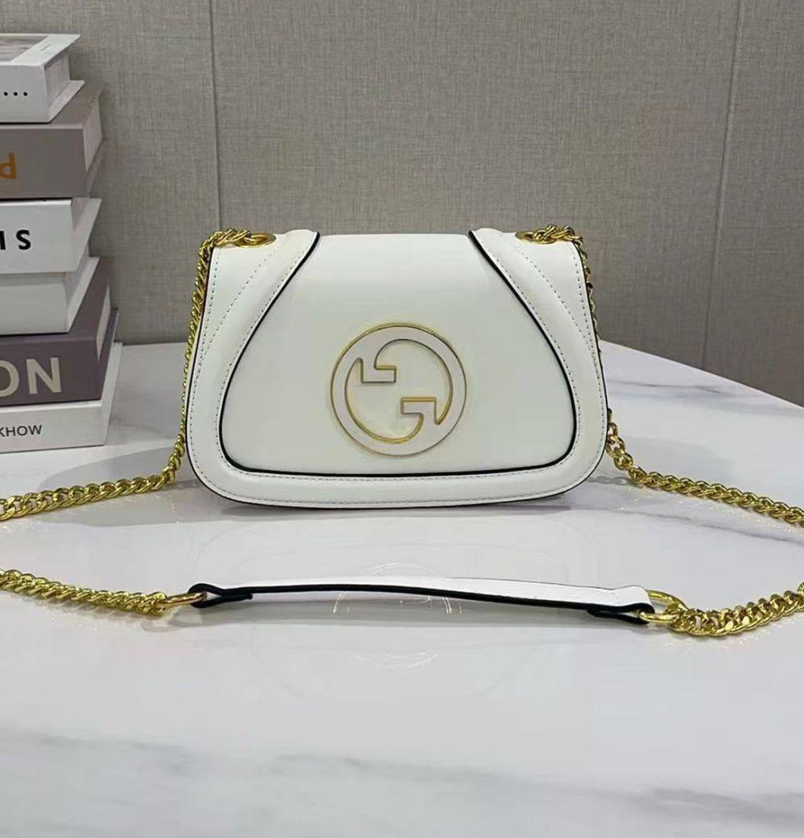 Guuci
Best quality
with box’s
🎁🎁🎁
110 dhs✅
size 21 CM
Zain290
♥️♥️♥️