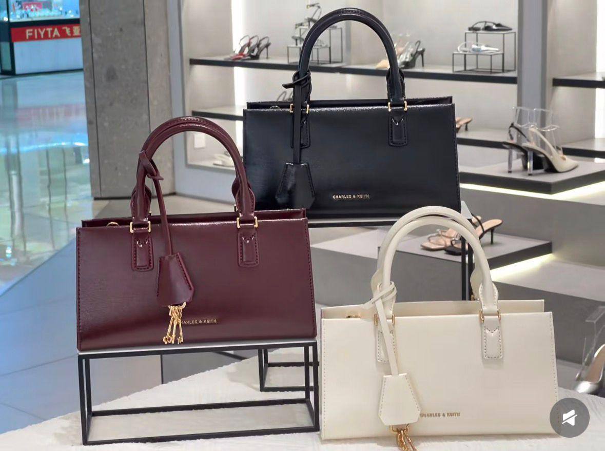 💖 CK Hand bag
1️⃣ First quality +🎁
Size : 26 * 15 * 10 cm
115 dhs🗽
with box 🎁
Zain115
♥️♥️♥️