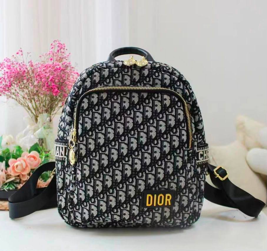 DIOR BACKPACK NEW CAME
GOOD QUALITY
90 dhs✅
Zain295
♥️♥️♥️