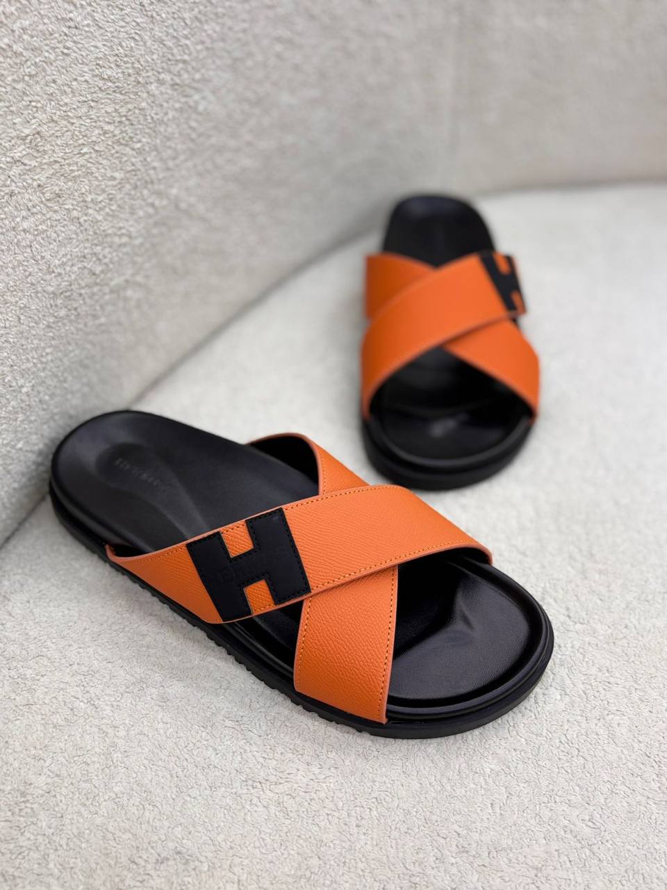 Hermes men slipper
120 dhs
40-45
Zain55
♥️🇦🇪♥️