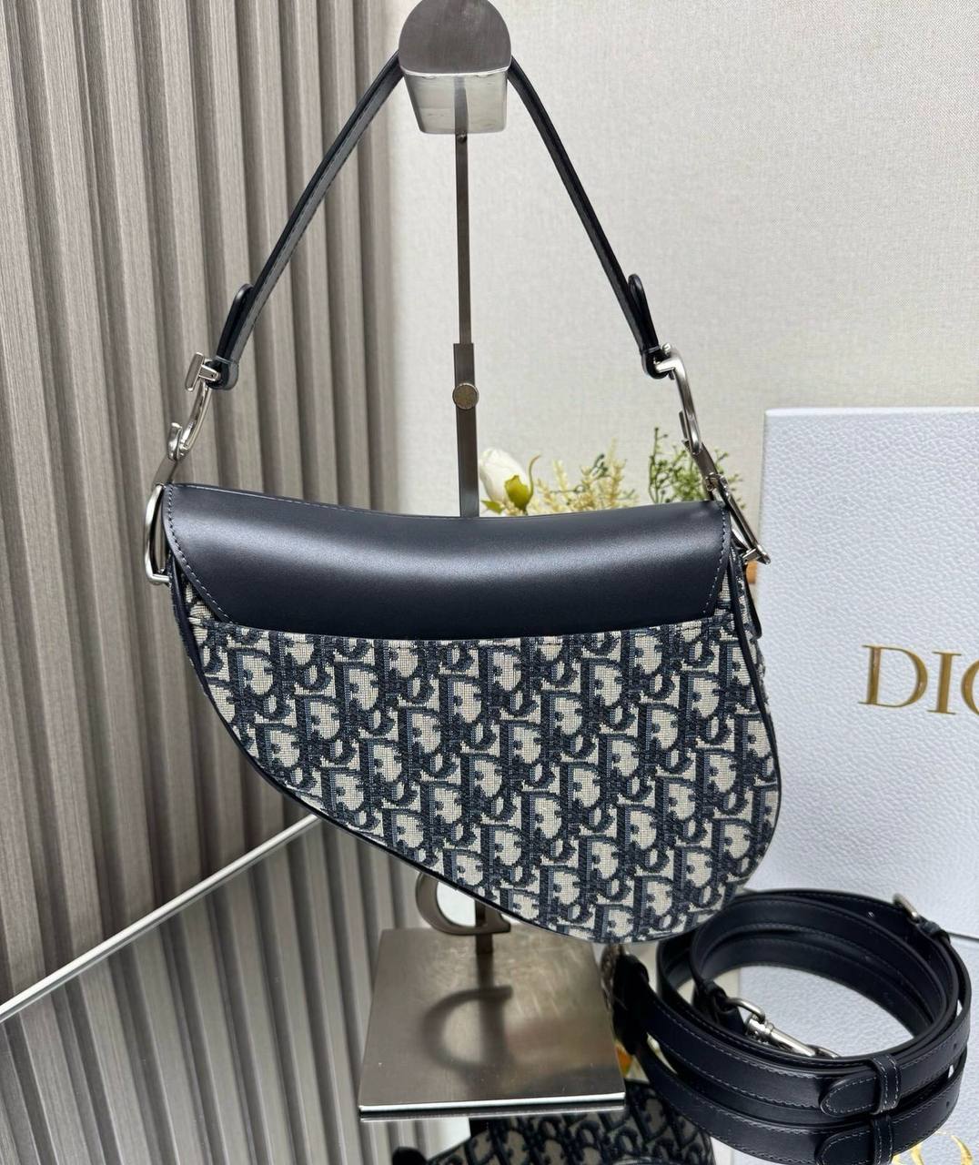 DIOR
HIGH QUALITY
WITH BOX
🎁🎁🎁
120 dhs✅
Zain39
♥️♥️♥️