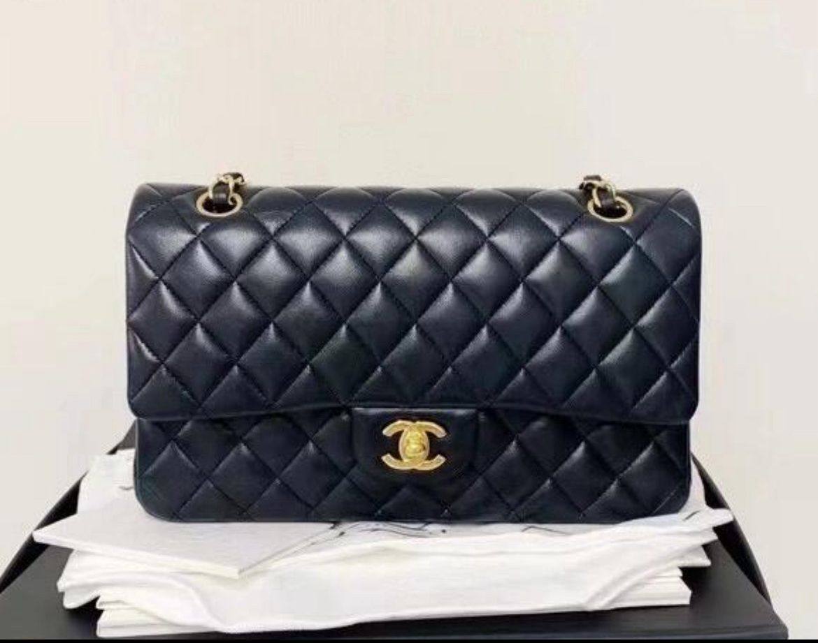 Chanel
100 dhs👑
size:25cm
Zain35
♥️♥️♥️