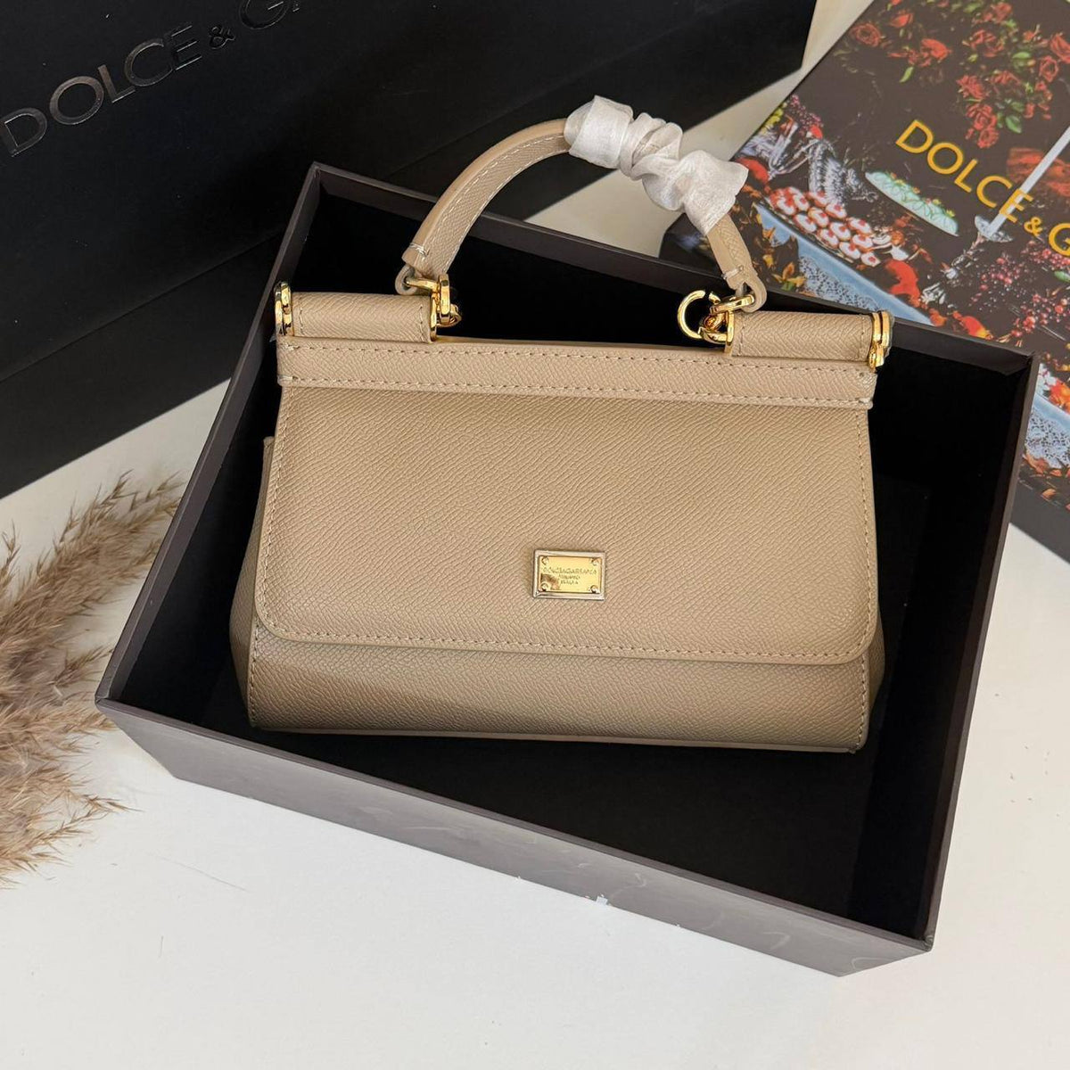 D&G
320 dhs🇦🇪🇦🇪
Zain134
♥️♥️♥️