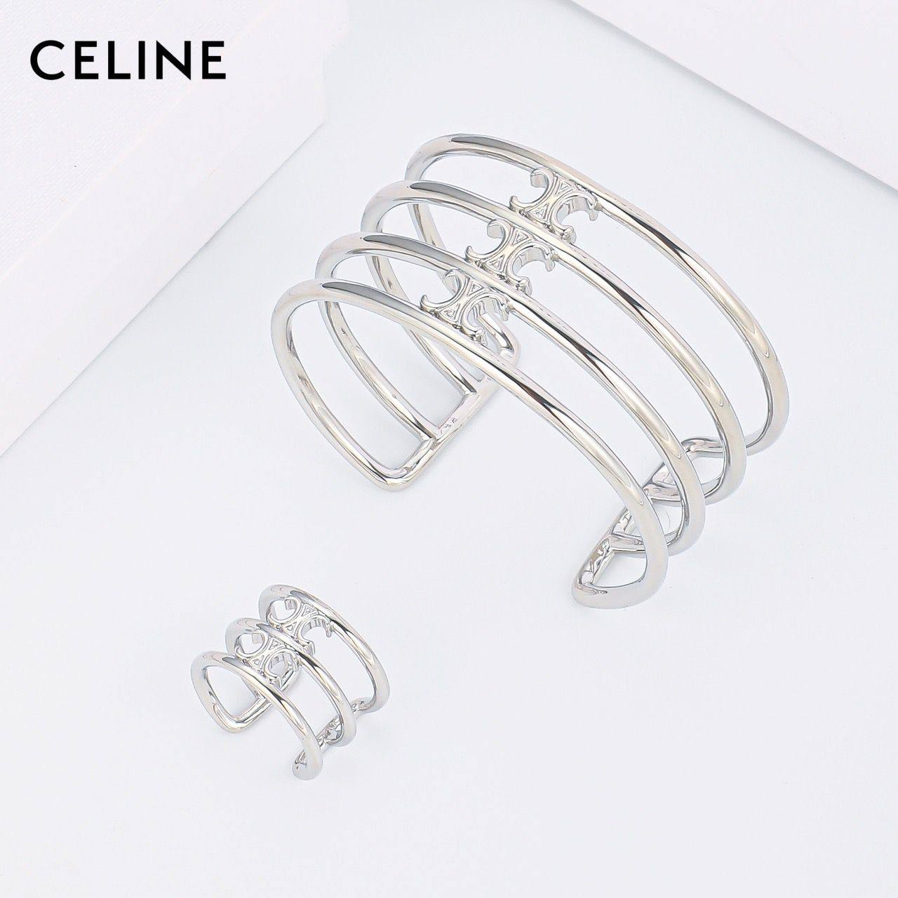 CELINE SET
BANGLE RING
WITH SMALL BOX AND PAPER BAG🛍️🎁
85 DHS✅
Zain89
♥️♥️♥️