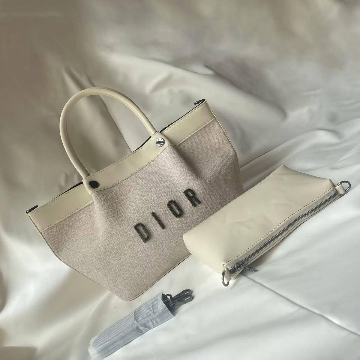 Dior 2 in 1
Good Quality
110 dhs🪙💚
Zain250
♥️♥️♥️