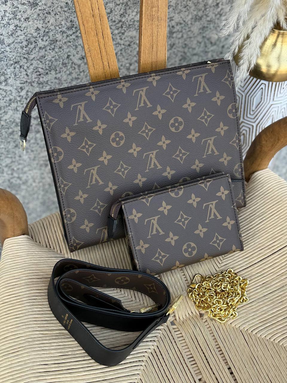 New collection✨✨✨
LV
15_25cm
310 dhs🪙🌨️
Top quality
With box🎁
Zain167
♥️♥️♥️
