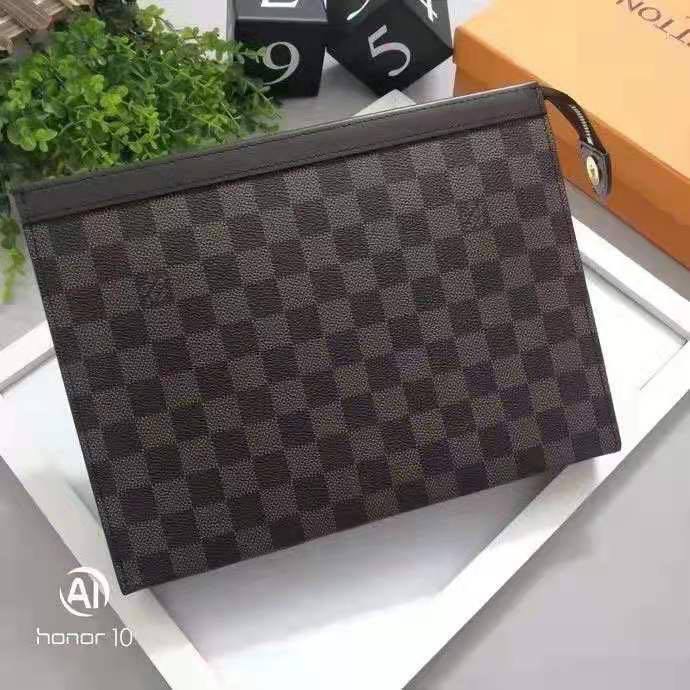 LV Clutch
With box
🎁🎁🎁
65 dhs🪙💕
Zain136
♥️♥️♥️