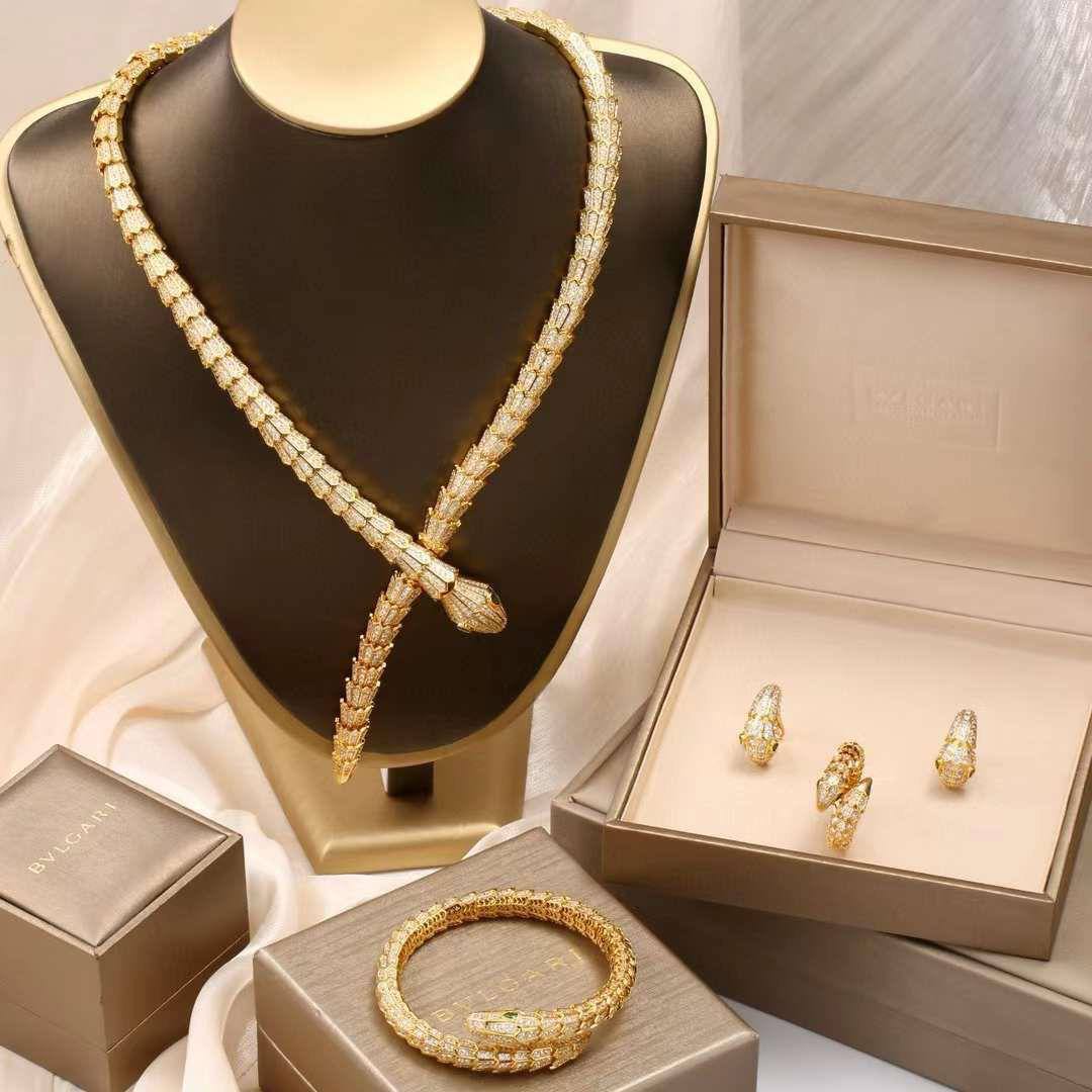 MASTER SET
NECKLACE
BANGLE
EARRING
RING
650 DHS🪙🌨️
Zain89
♥️♥️♥️