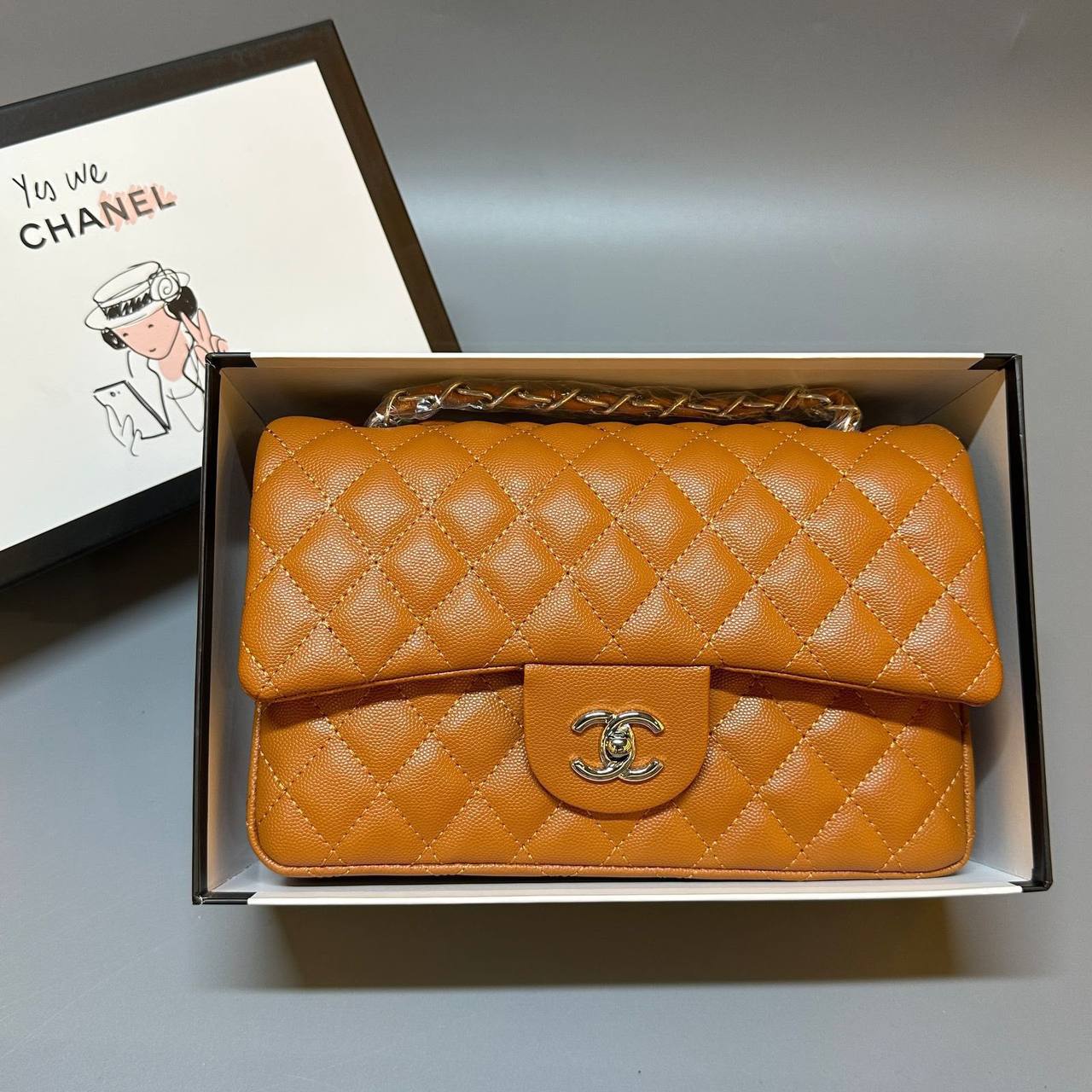 CHANEL
GOOD QUALITY
WITH BOX
🎁🎁🎁
120 dhs✅
Zain39
♥️♥️♥️