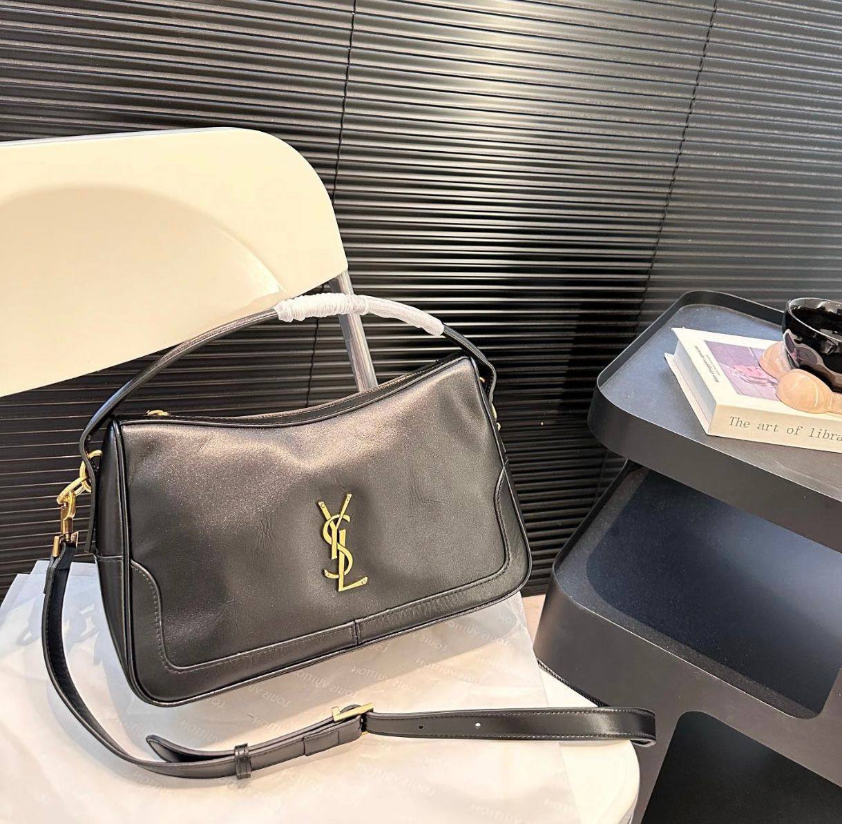 YSL
GOOD QUALITY
WITH BOX🎁
100 dhs✅
Zain295
♥️♥️♥️