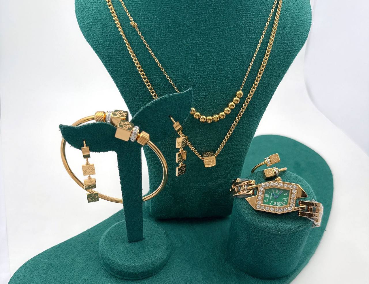 Ful Set
90 dhs🪙💚
Zain45
♥️♥️♥️