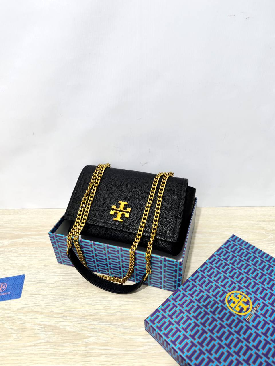 Tory Burch
95 dhs🪙💚
with box
🎁🎁🎁
size 24cm
Zain26
♥️♥️♥️