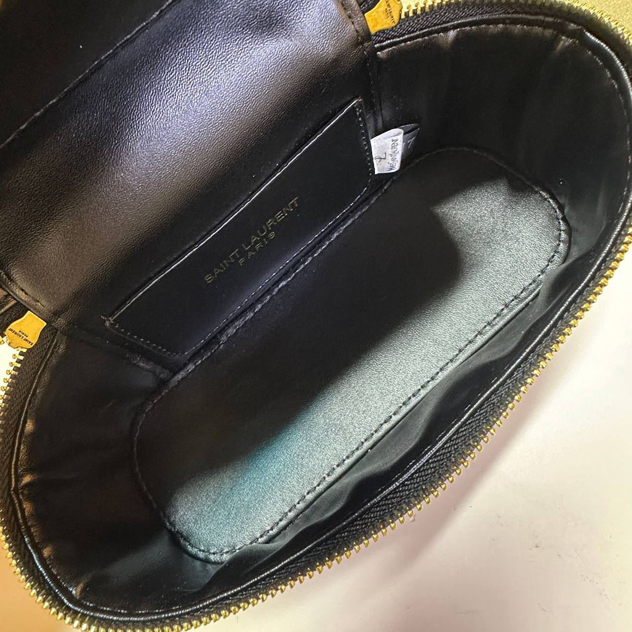 YSL
COPY ONE
WITH BOX 🎁🎁🎁
130 dhs✅
Zain39
♥️♥️♥️