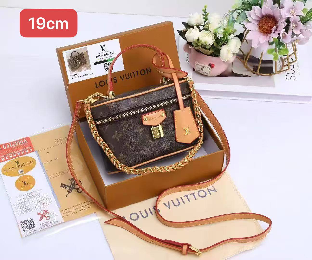 LV
19cm
with box
110 dhs🇦🇪🇦🇪
Zain168
♥️♥️♥️