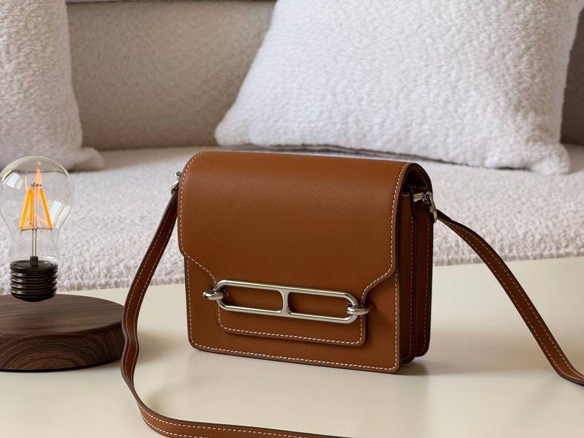 Hermes roulis 17cm💕master quality😍with box❤️
350 dhs🪙💚
Zain52
♥️♥️♥️