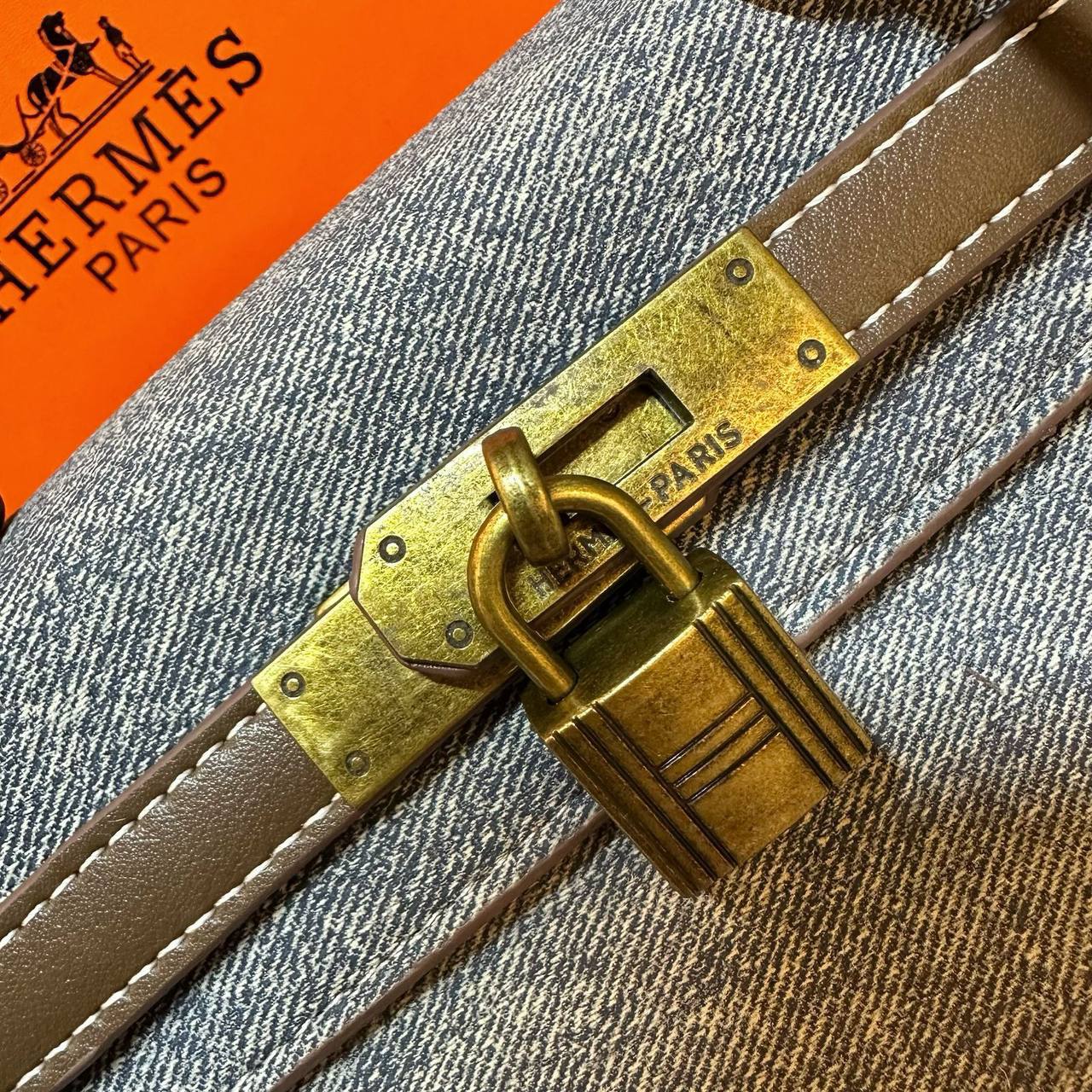 HERMES
NEW CAME MEDIUM SIZE GOOD QUALITY
WITH BOX
🎁🎁🎁
95 dhs🪙🌨️
Zain39
♥️♥️♥️