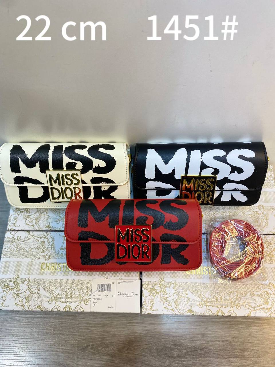 Dior
with box
🎁🎁🎁
100 dhs🪙
Zain107
♥️♥️♥️