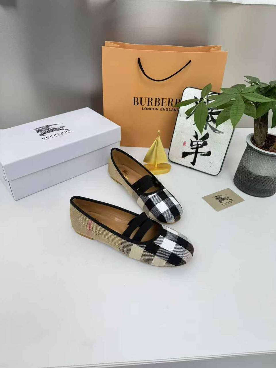 NEW CAME
GOOD QUALITY
BURBERY
85 dhs🪙
Size 36 to 41
WITHBOX PAPER BAG 💼
🎁🎁🎁
Zain40
♥️♥️♥️