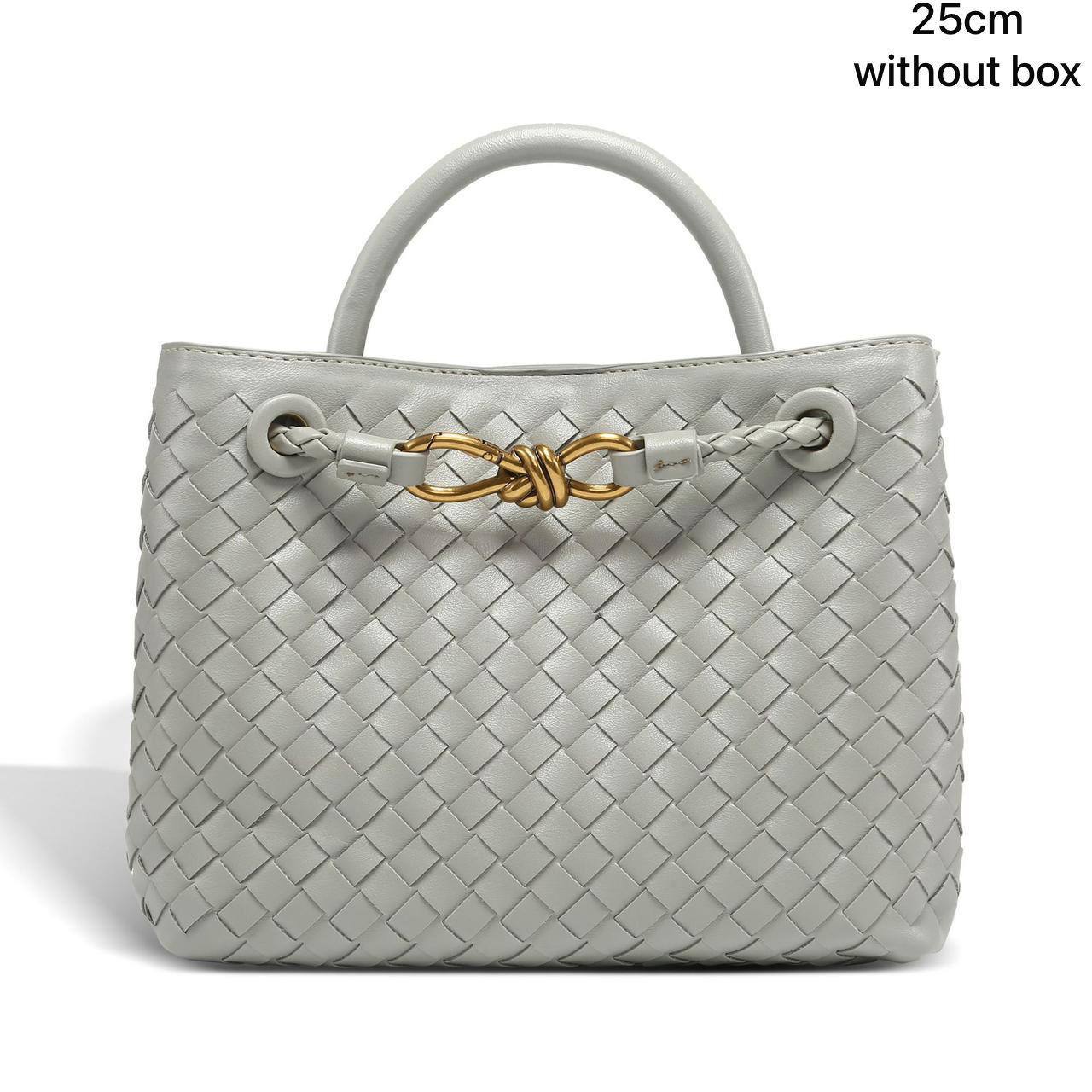 Bottega Veneta
1️⃣ First quality
Size : 27 ~ 21 cm
95 dhs🇦🇪
Zain115
♥️♥️♥️