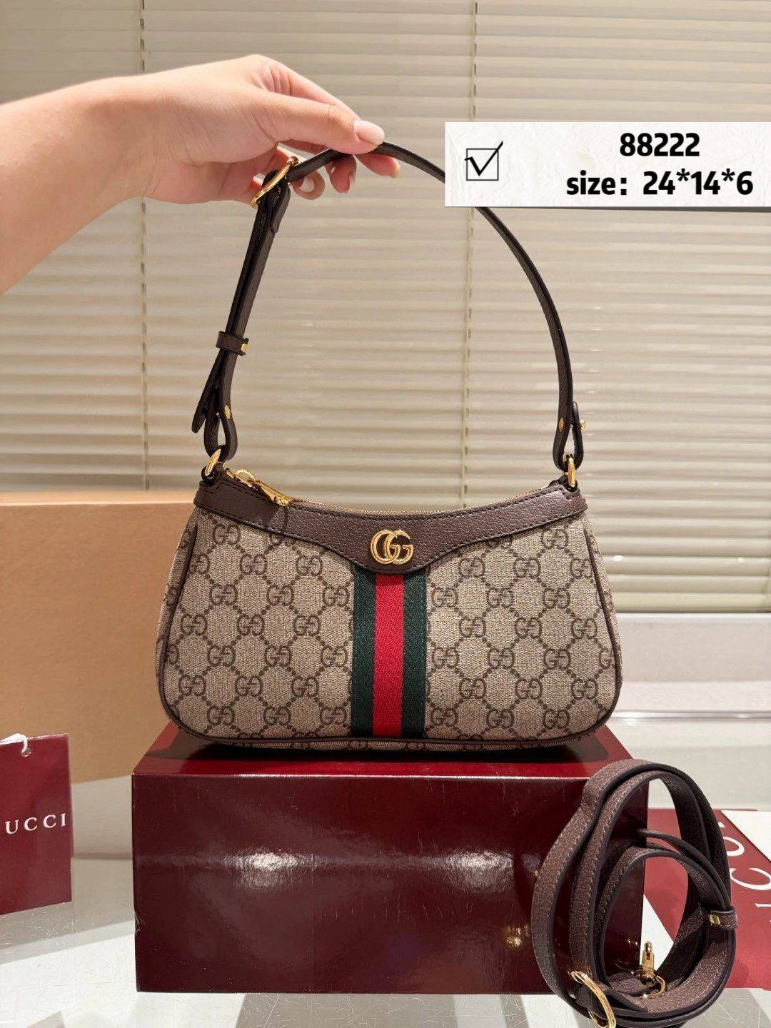 Gucci
95 dhs❣️
with box
🎁🎁🎁
Zain46
♥️♥️♥️