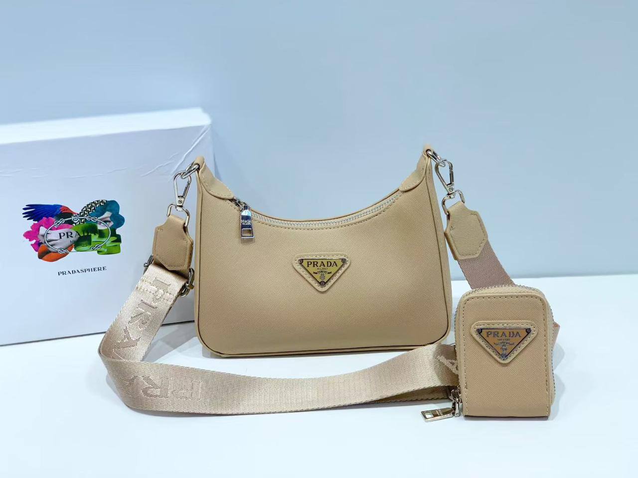 💞 Prada 2 in 1
1️⃣ First quality +🎁
Size : 22.5 * 18 * 6 cm
90 dhs🪙🌨️
with box🎁
Zain115
♥️♥️♥️