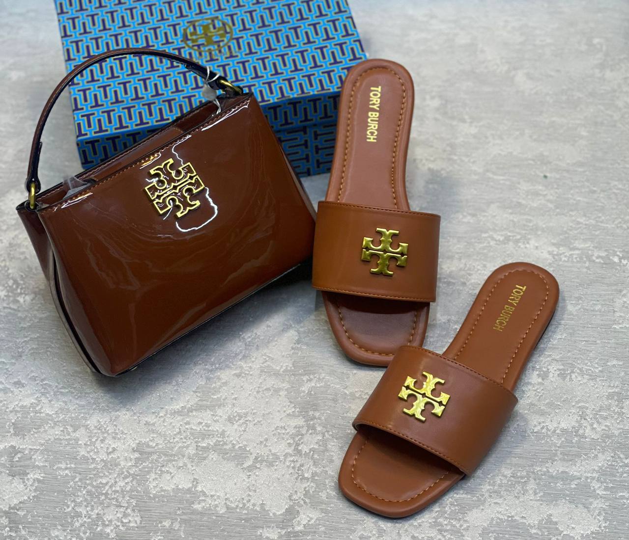 Tory Burch
Set
Size 36-41
170 dhs✅
Zain175
♥️♥️♥️