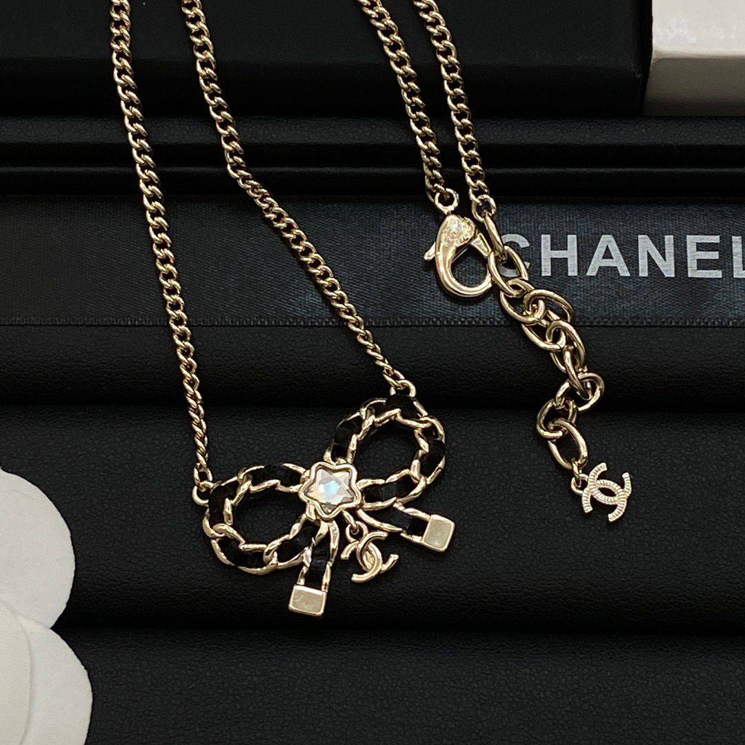 CHANEL ❤️🔥*
Necklace 💥
Earring ✨
Master quality 💯
With normal boxes 🗃️
90 dhs✅
With master box 📦
95 dhs✅
Zain216
♥️♥️♥️
